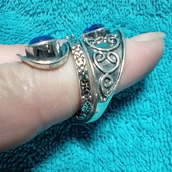 Elegant Silver Tone and Blue Stone Ring detail intricate - Picture 4 of 4